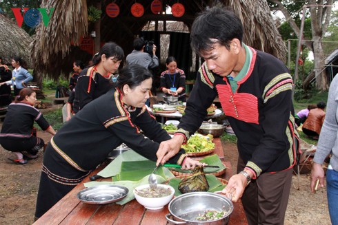 Đặc sắc Ngày hội ẩm thực mừng năm mới ở Đắk Lắk - Ảnh 1.