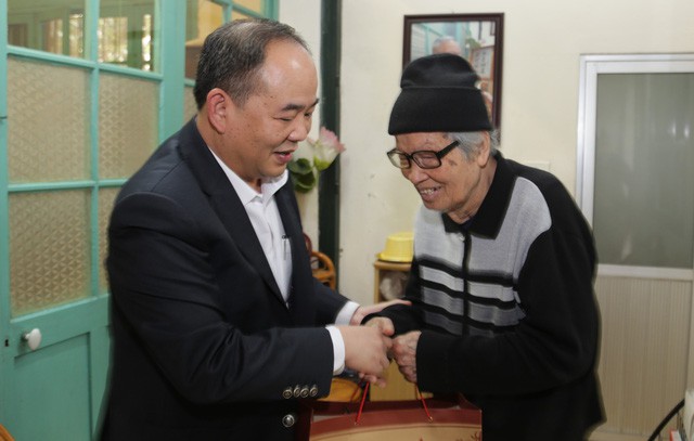 Thứ trưởng Lê Khánh Hải chúc tết nguyên lãnh đạo ngành  - Ảnh 2.