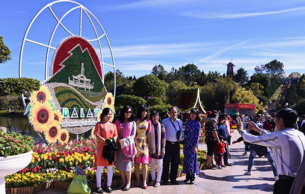 Lượng khách du lịch đến Đà Lạt tăng hơn 10 % so với cùng kỳ - Ảnh 1.