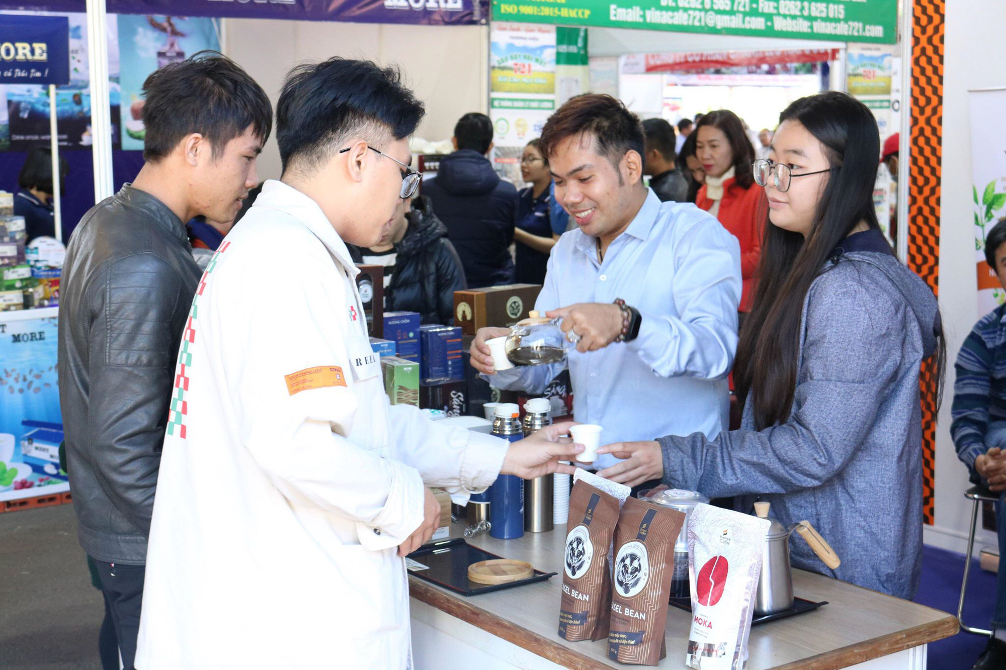 Nhiều du khách thích thú tham quan lễ hội cà phê tại Gia Lai - Ảnh 2.