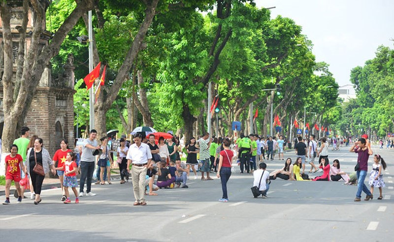 Hà Nội tổng kết ba năm triển khai thí điểm không gian đi bộ Hồ Hoàn Kiếm - Ảnh 1.