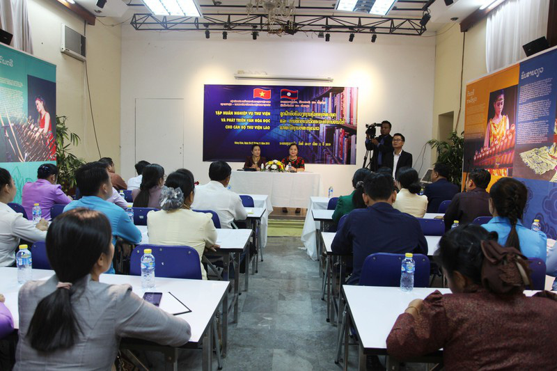 Tập huấn “Nghiệp vụ thư viện và Phát triển văn hóa đọc” tại Lào - Ảnh 1.