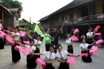 Nghệ thuật Xòe Thái - loại hình múa đặc sắc cần được bảo tồn, phát triển - Ảnh 1.