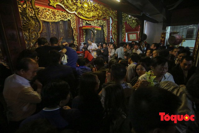Hàng nghìn du khách thập phương về dự lễ Khai ấn đền Trần Xuân Kỷ Hợi 2019 - Ảnh 10.