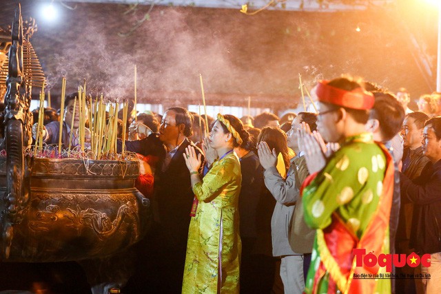 Hàng nghìn du khách thập phương về dự lễ Khai ấn đền Trần Xuân Kỷ Hợi 2019 - Ảnh 14.
