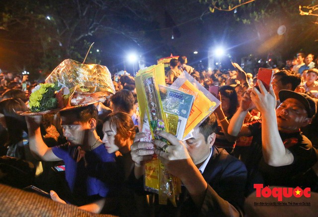 Hàng nghìn du khách thập phương về dự lễ Khai ấn đền Trần Xuân Kỷ Hợi 2019 - Ảnh 15.