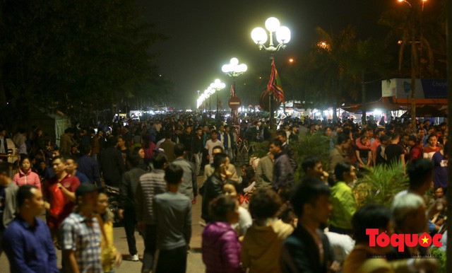 Hàng nghìn du khách thập phương về dự lễ Khai ấn đền Trần Xuân Kỷ Hợi 2019 - Ảnh 17.