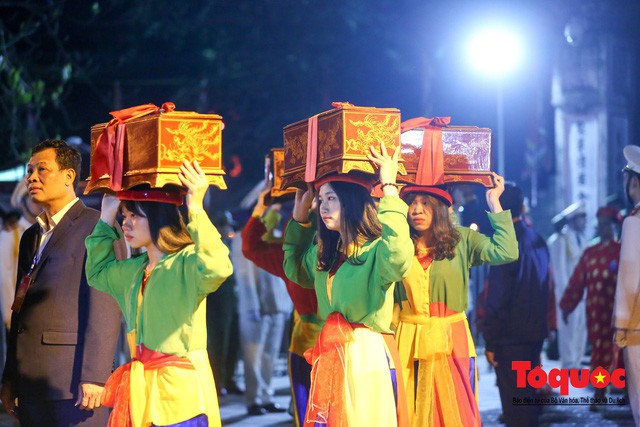 Hàng nghìn du khách thập phương về dự lễ Khai ấn đền Trần Xuân Kỷ Hợi 2019 - Ảnh 2.