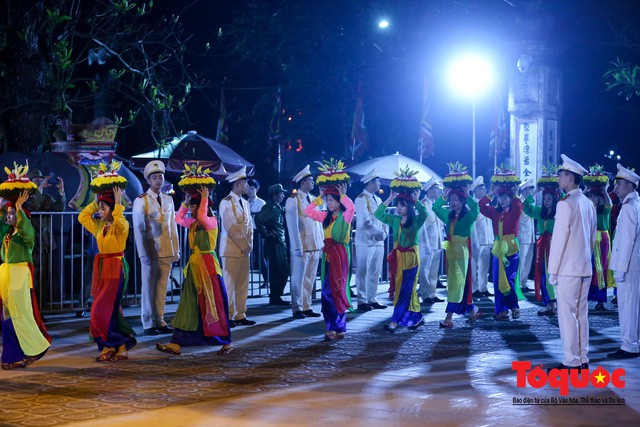 Hàng nghìn du khách thập phương về dự lễ Khai ấn đền Trần Xuân Kỷ Hợi 2019 - Ảnh 3.