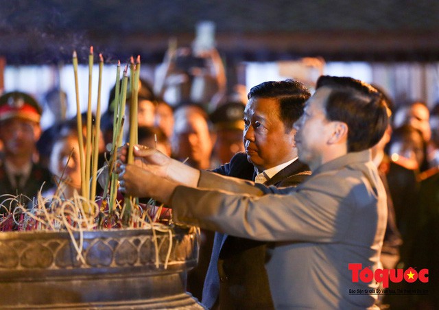 Hàng nghìn du khách thập phương về dự lễ Khai ấn đền Trần Xuân Kỷ Hợi 2019 - Ảnh 5.