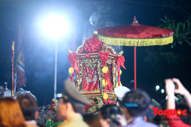 Hàng nghìn du khách thập phương về dự lễ Khai ấn đền Trần Xuân Kỷ Hợi 2019 - Ảnh 7.
