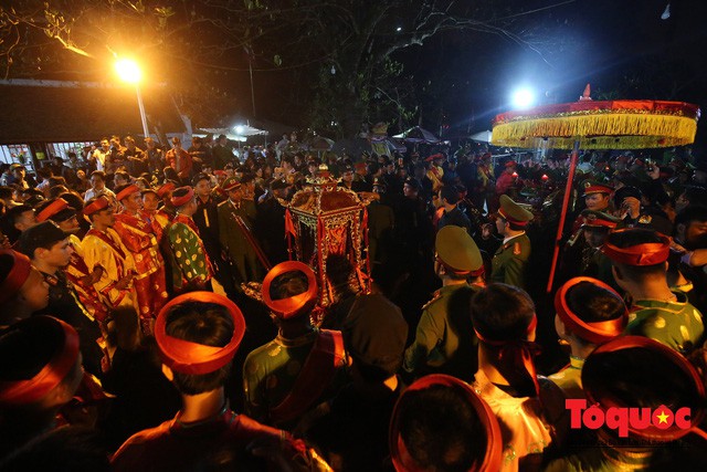 Hàng nghìn du khách thập phương về dự lễ Khai ấn đền Trần Xuân Kỷ Hợi 2019 - Ảnh 9.