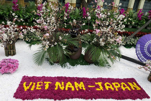 Mô phỏng các kỳ quan thiên nhiên thế giới bằng hoa anh đào tại Lễ hội hoa Anh đào Nhật Bản – Hà Nội 2019 - Ảnh 1.