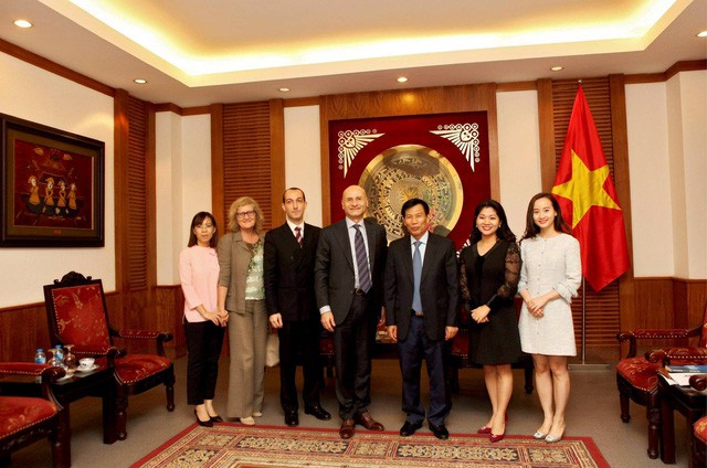 Bộ trưởng Nguyễn Ngọc Thiện và Đại sứ Italia tại Việt Nam trao đổi về tình hình hợp tác văn hóa, thể thao và du lịch - Ảnh 1.