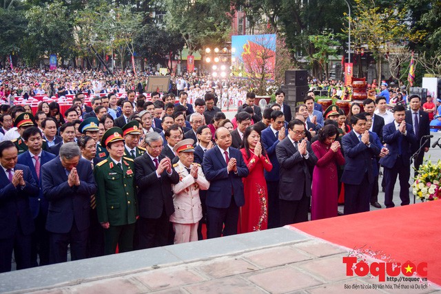 Thủ tướng Nguyễn Xuân Phúc trao Bằng xếp hạng Di tích Quốc gia đặc biệt gò Đống Đa - Ảnh 3.