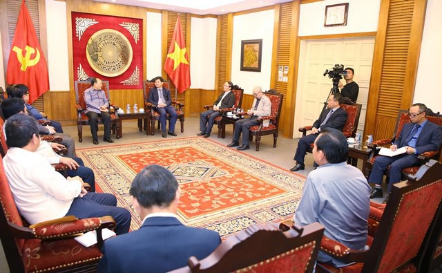 Thứ trưởng Lê Quang Tùng làm việc với Ban Phụ trách Bảo tàng Kay- sỏn Phôm -vi -hản của Lào - Ảnh 1.
