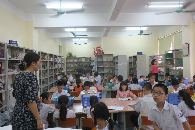Vụ Thư viện trao tặng sách, đĩa cho học sinh trường PTCS Nguyễn Đình Chiểu - Ảnh 4.