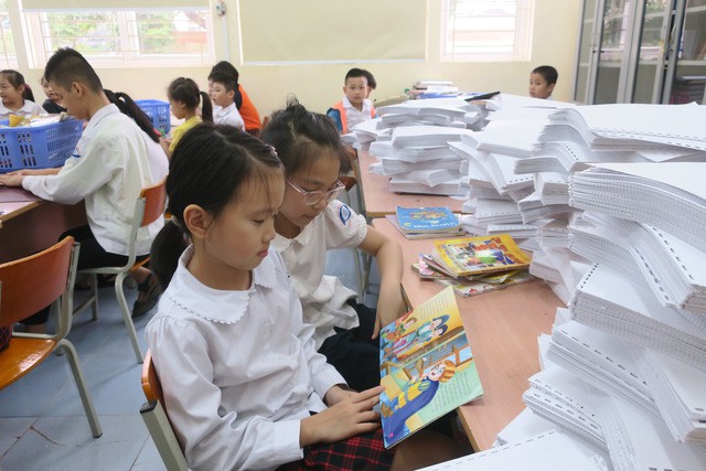 Vụ Thư viện trao tặng sách, đĩa cho học sinh trường PTCS Nguyễn Đình Chiểu - Ảnh 5.