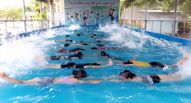 Ninh Bình: Phát động toàn dân tập luyện môn bơi, phòng chống đuối nước - Ảnh 1.