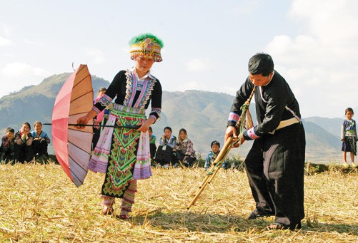 Giới thiệu sắc màu văn hóa dân tộc Mông Yên Bái tại Hà Nội - Ảnh 1.