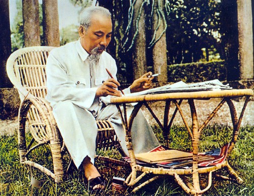 Bồi dưỡng thế hệ cách mạng cho đời sau theo Di chúc Chủ tịch Hồ Chí Minh - Ảnh 1.