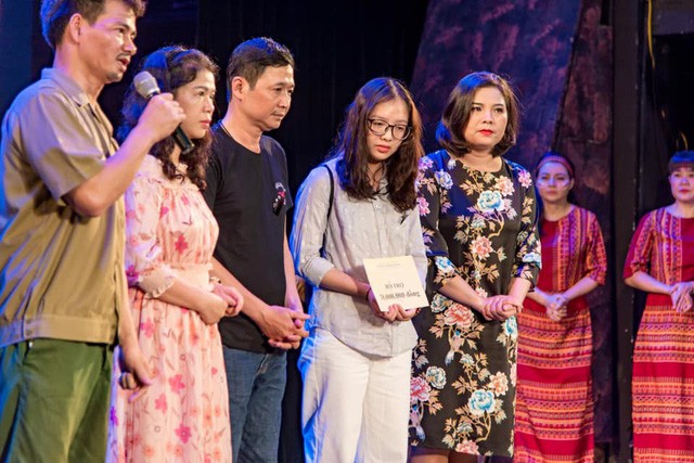 Xúc động đêm diễn gây quỹ từ thiện cho nữ nhân viên Nhà hát kịch Việt Nam tử nạn tại hầm Kim Liên - Ảnh 5.