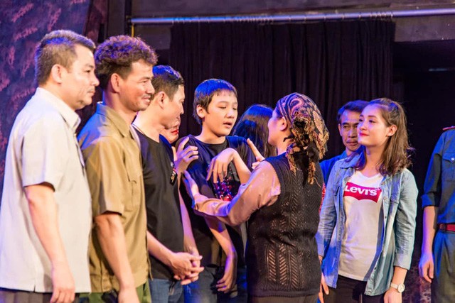 Xúc động đêm diễn gây quỹ từ thiện cho nữ nhân viên Nhà hát kịch Việt Nam tử nạn tại hầm Kim Liên - Ảnh 9.