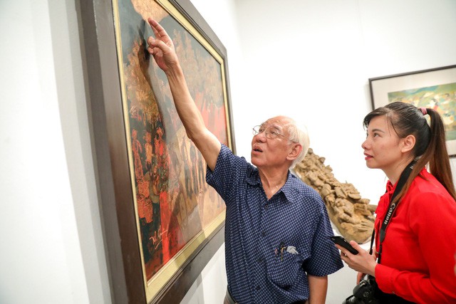 Những bức tranh tái hiện kí ức hào hùng của chiến thắng lịch sử Điện Biên Phủ sau 65 năm - Ảnh 8.