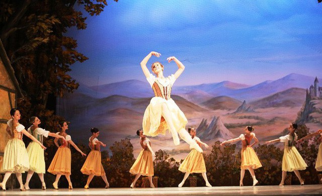 Công diễn vở ballet Giselle nhân kỷ niệm Quốc khánh Liên bang Nga - Ảnh 1.