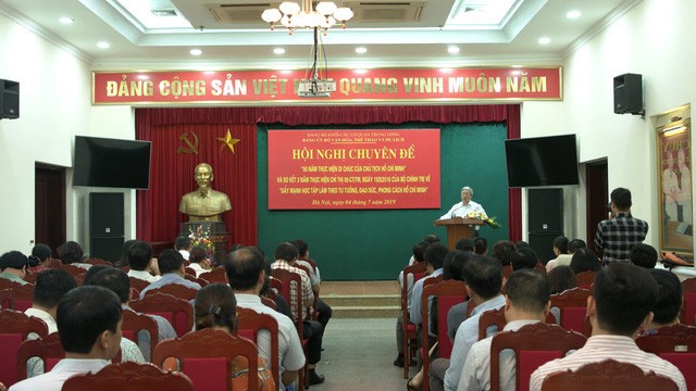 Khen thưởng 30 tập thể, cá nhân của Bộ VHTTDL đạt thành tích xuất sắc trong học tập và làm theo tư tưởng, đạo đức, phong cách Hồ Chí Minh - Ảnh 1.
