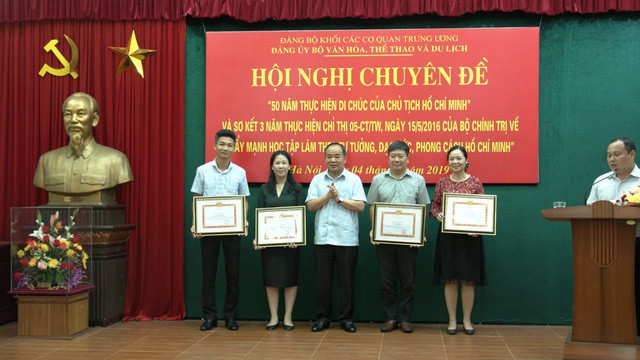 Khen thưởng 30 tập thể, cá nhân của Bộ VHTTDL đạt thành tích xuất sắc trong học tập và làm theo tư tưởng, đạo đức, phong cách Hồ Chí Minh - Ảnh 6.