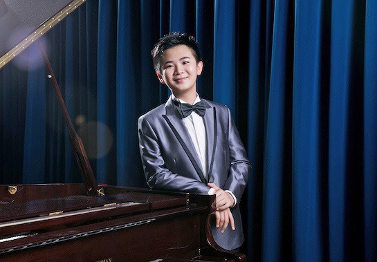 Thần đồng âm nhạc 13 tuổi Peter Leung biểu diễn tại Việt Nam  - Ảnh 1.