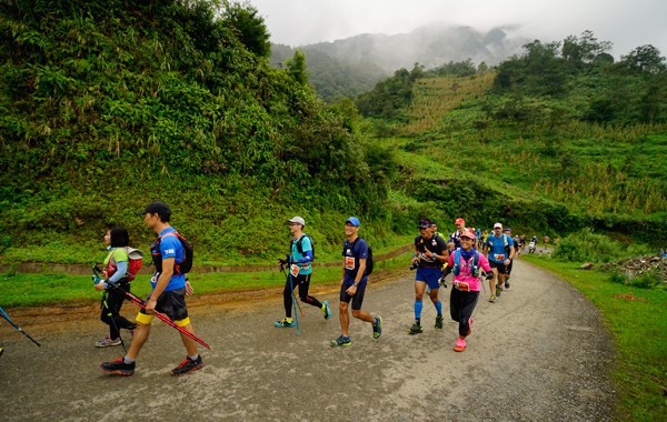 4.000 vận động viên tham dự Cuộc đua chạy marathon vượt núi Việt Nam - Ảnh 1.