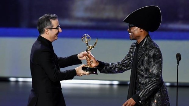 Những khoảnh khắc ấn tượng tại lễ trao giải Emmy Awards 71 - Ảnh 3.