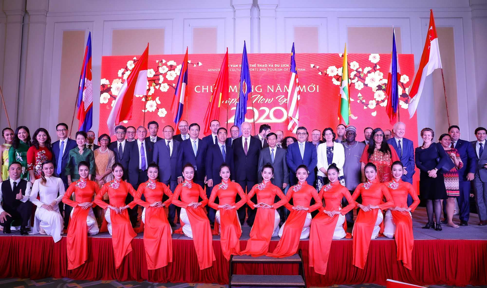 Bộ trưởng Nguyễn Ngọc Thiện tiếp các Đại sứ nước ngoài tại Việt Nam nhân dịp Tết Canh Tý 2020 - Ảnh 11.
