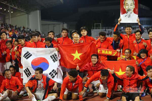 Bóng đá Việt Nam năm 2020: VFF bước tới, thầy Park vững chiêu - Ảnh 1.