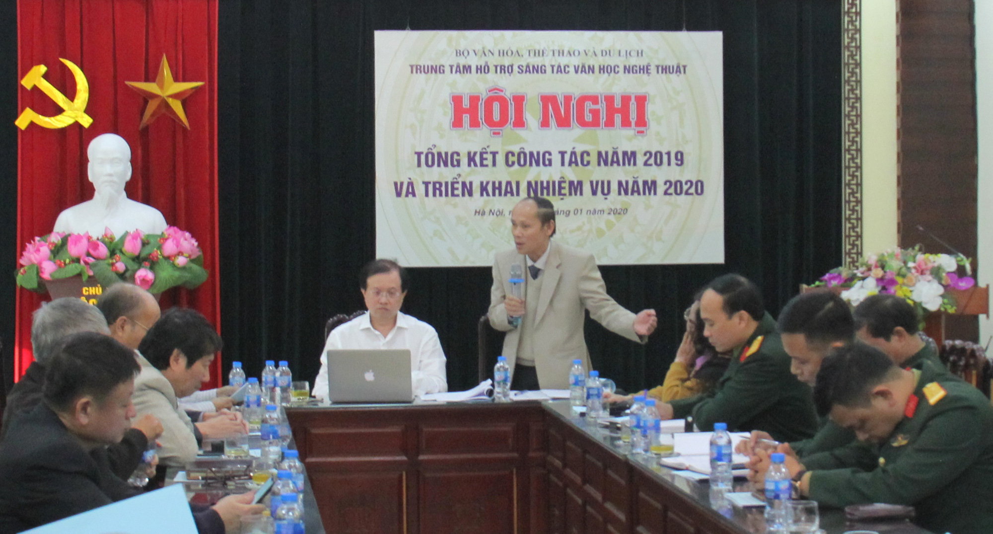 Thứ trưởng Tạ Quang Đông: Nâng cao chất lượng các trại sáng tác văn học nghệ thuật, góp phần làm giàu bản sắc văn hóa Việt Nam - Ảnh 2.