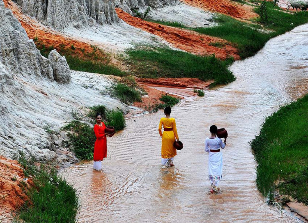 Suối Tiên đón gần 10.000 lượt khách du xuân Canh Tý - Ảnh 1.