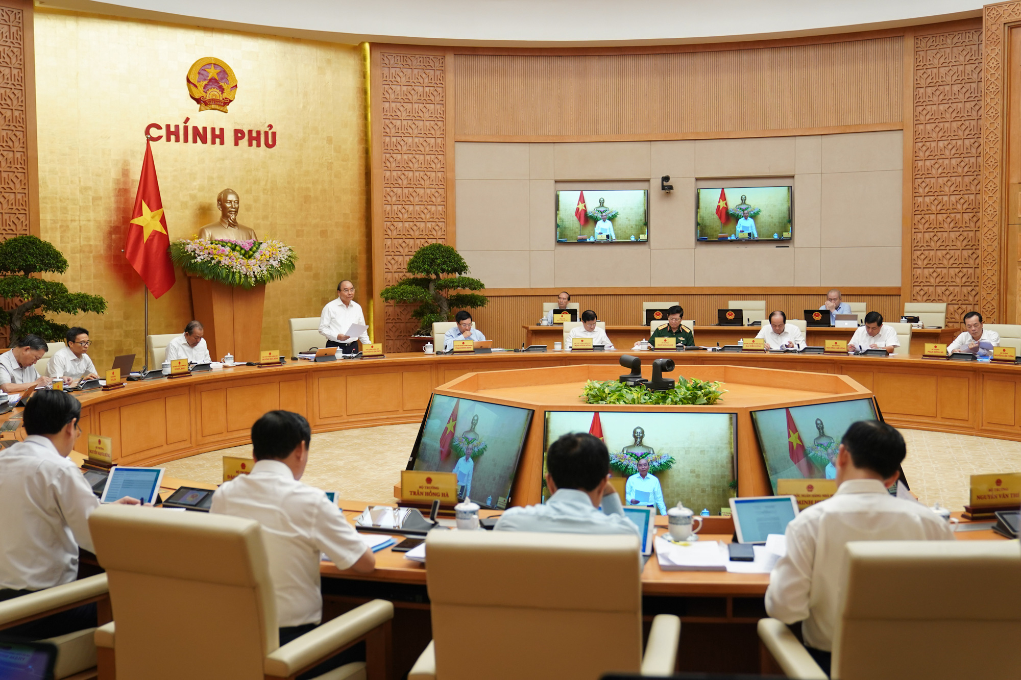 Thủ tướng: Bộ VHTTDL cần xem xét chủ đề du lịch Việt Nam an toàn, hấp dẫn trong 3 tháng cuối năm 2020 - Ảnh 2.