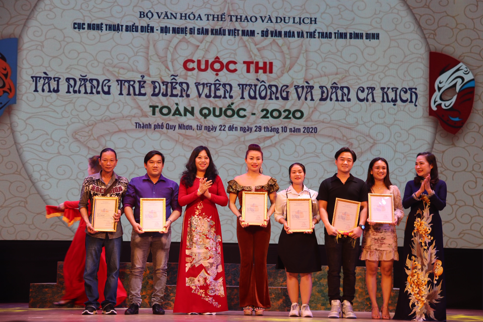 6 Huy chương Vàng được trao tại Cuộc thi Tài năng diễn viên Tuồng và Dân ca kịch toàn quốc 2020 - Ảnh 2.