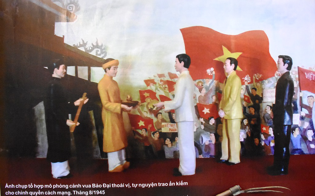 Khai mạc triển lãm chuyên đề “Đảng bộ Thừa Thiên Huế - Dấu ấn, niềm tin và khát vọng” - Ảnh 7.