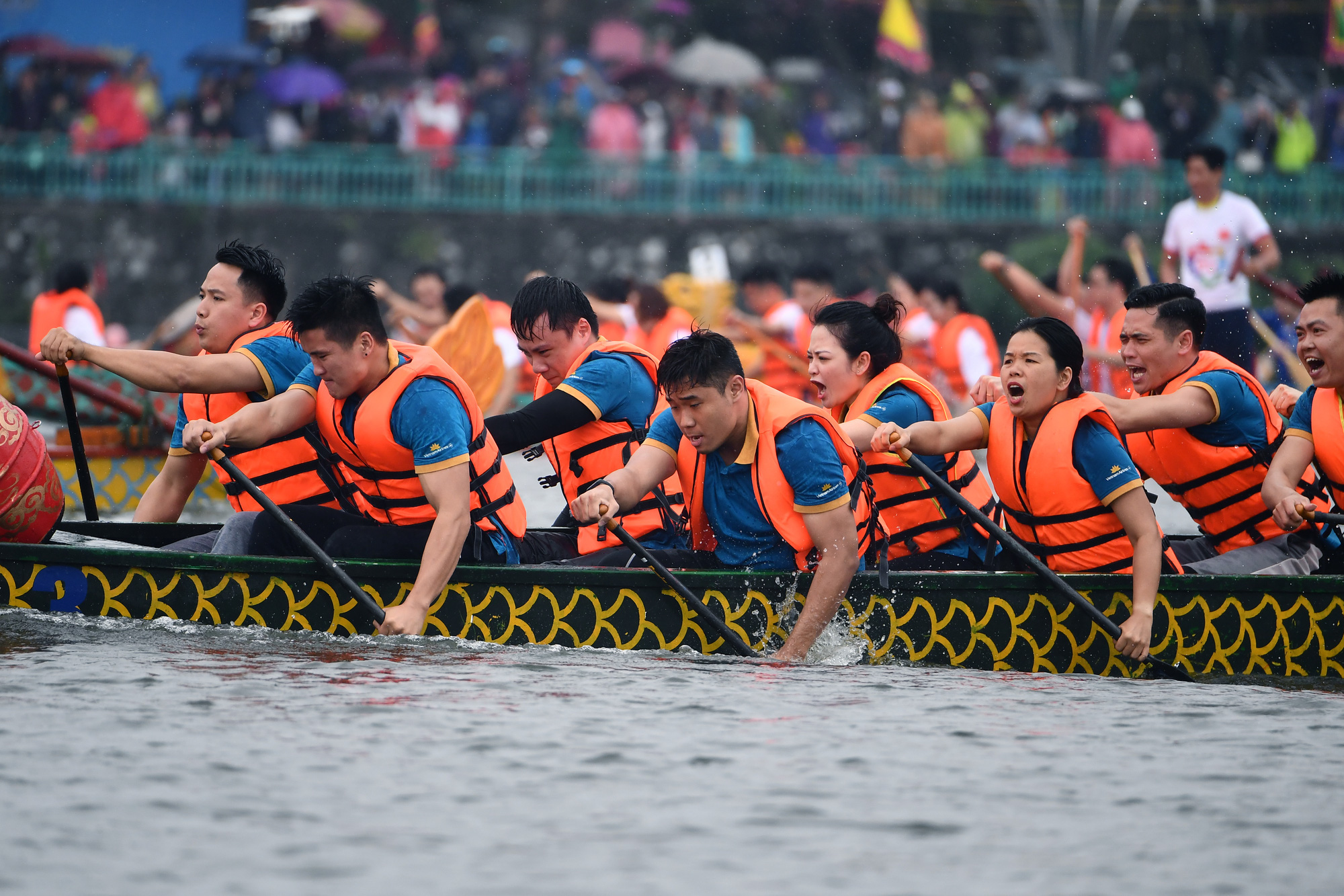 Khai mạc giải Bơi chải Thuyền rồng Hà Nội mở rộng năm 2020 - Ảnh 1.