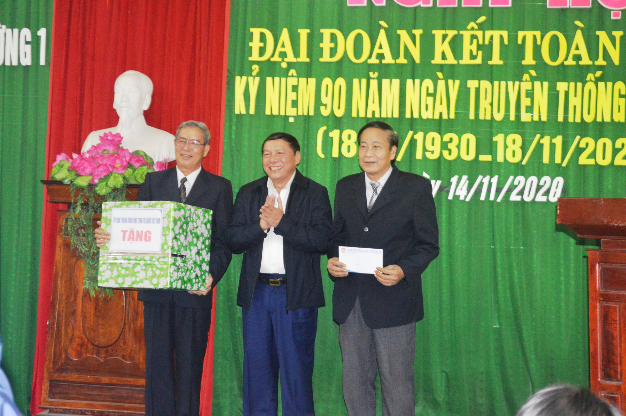 Thứ trưởng Nguyễn Văn Hùng tham dự Ngày hội Đại đoàn kết toàn dân tộc - Ảnh 2.