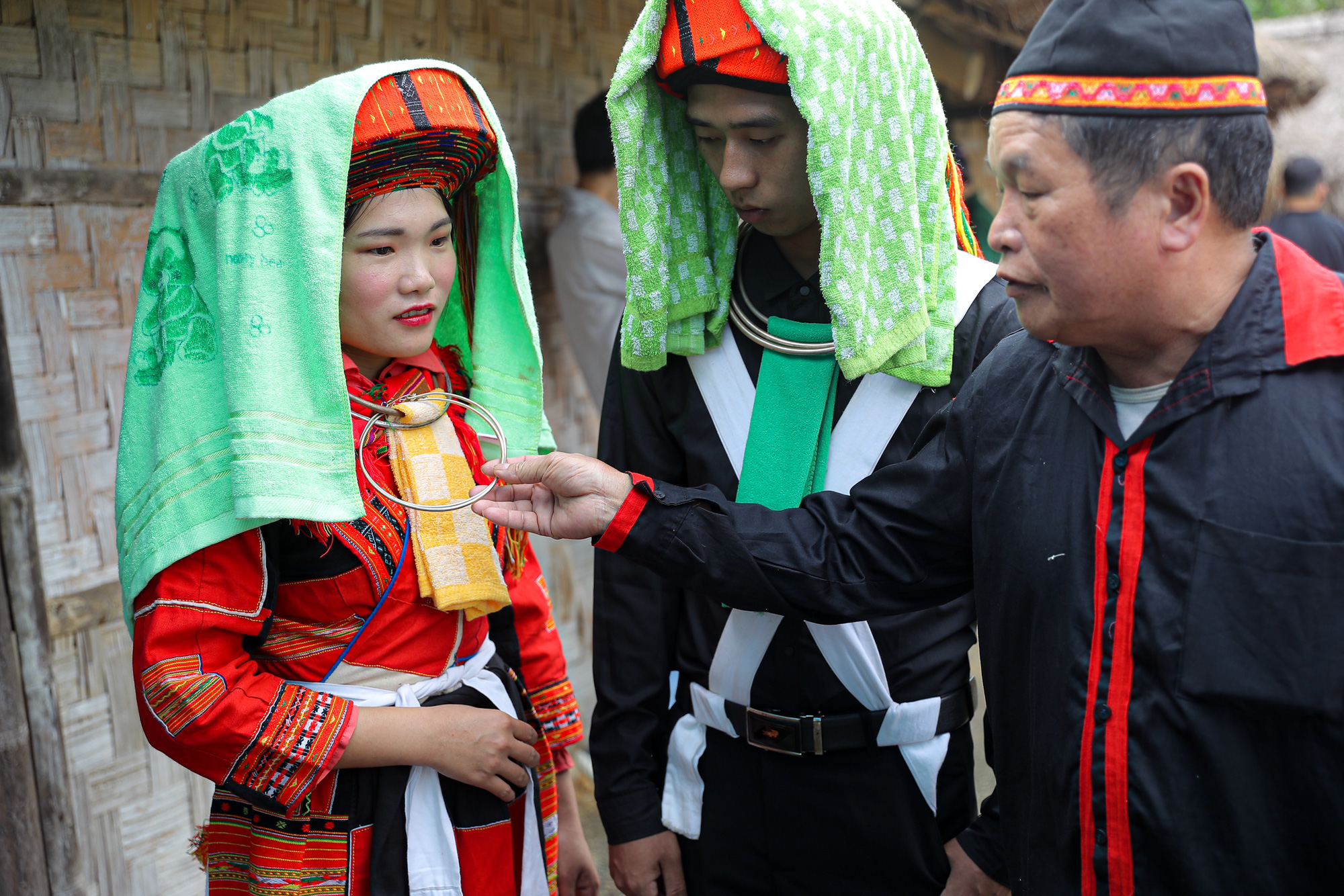 Tái hiện lễ cưới của Dân tộc Pà Thẻn (Hà Giang) và nghi lễ Mừng lúa mới của dân tộc Bahnar (Gia Lai)  tại Hà Nội - Ảnh 3.