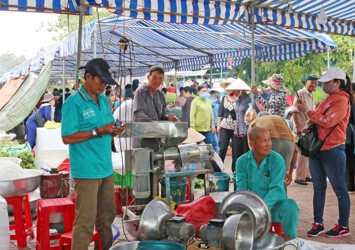 Long An: Xây dựng đời sống văn hóa góp phần xây dựng nông thôn mới - Ảnh 1.