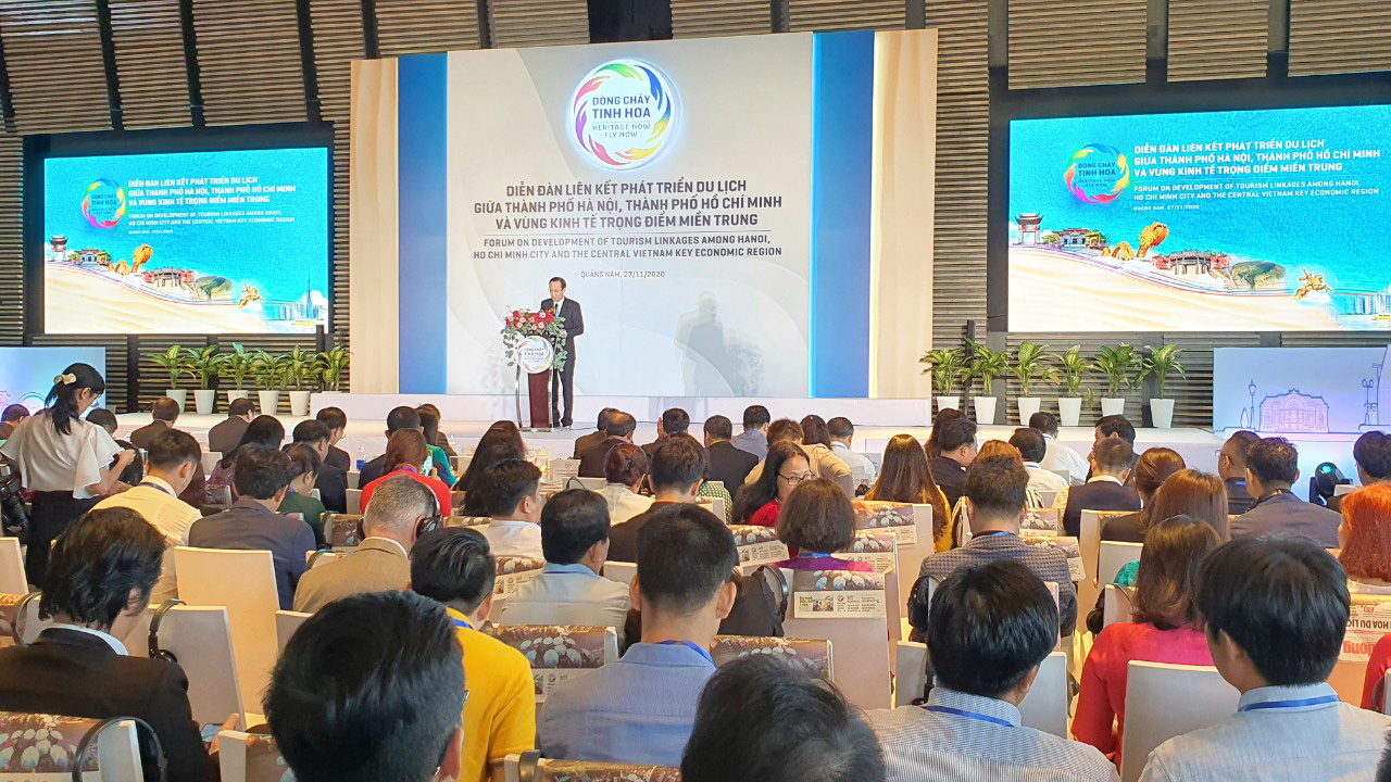 Khai mạc diễn đàn liên kết phát triển du lịch giữa Hà Nội, TP.HCM và Vùng kinh tế trọng điểm miền Trung - Ảnh 1.