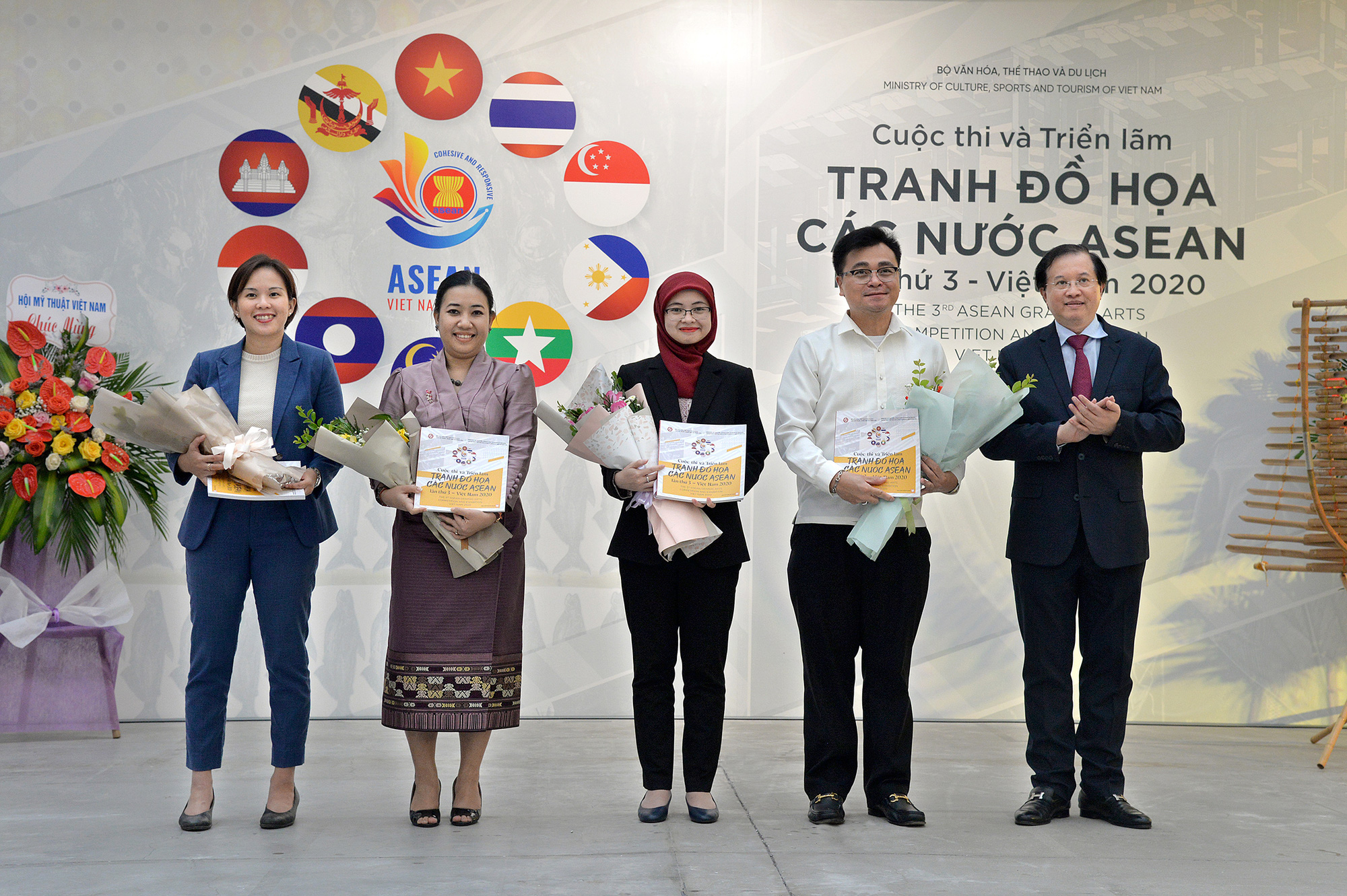Khai mạc Cuộc thi và Triển lãm Tranh Đồ họa các nước ASEAN 2020 - Ảnh 4.