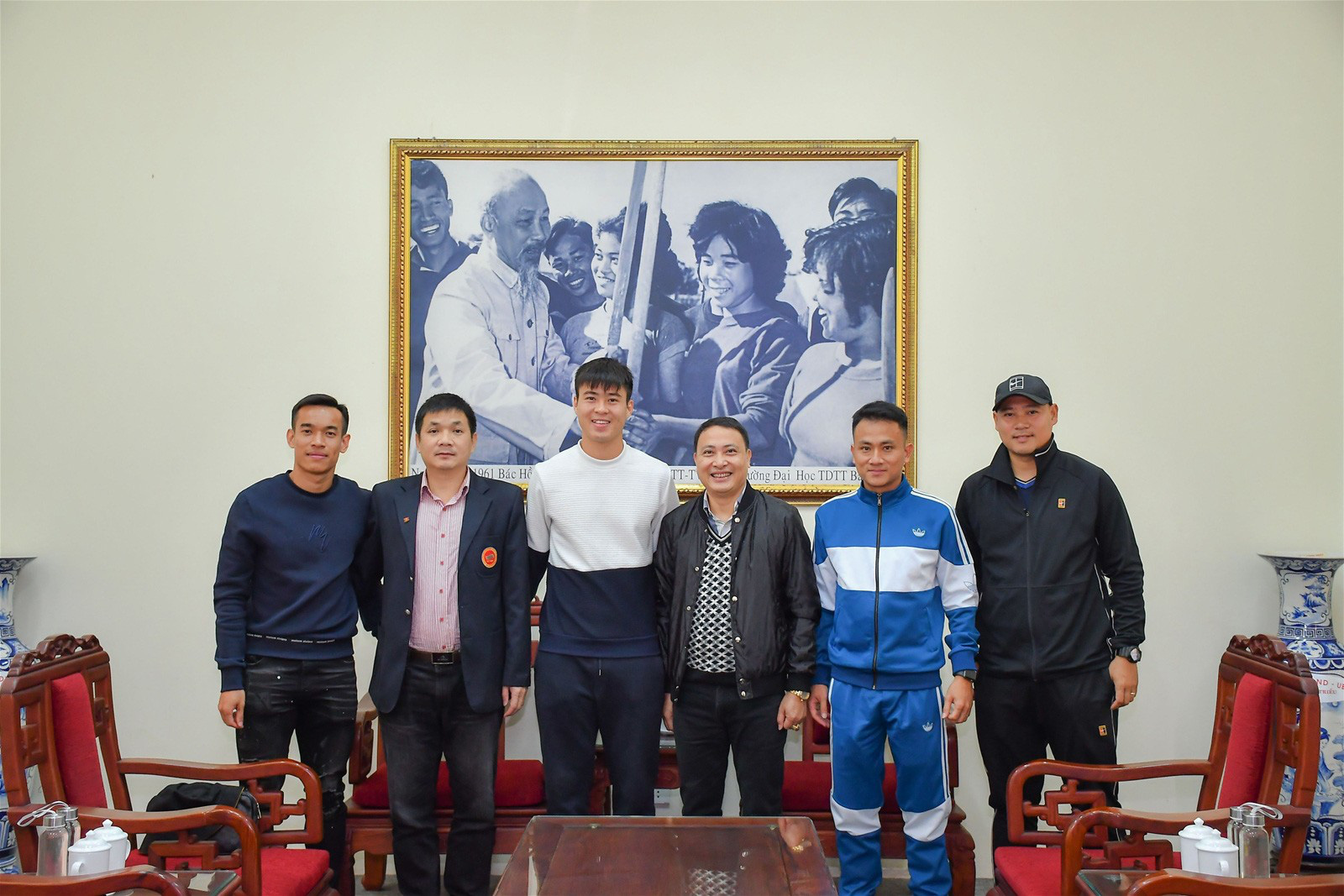 Đỗ Duy Mạnh và một số cầu FC Hà Nội hoàn thiện thủ tục nhập học chính thức tại Trường Đại học TDTT Bắc Ninh - Ảnh 2.