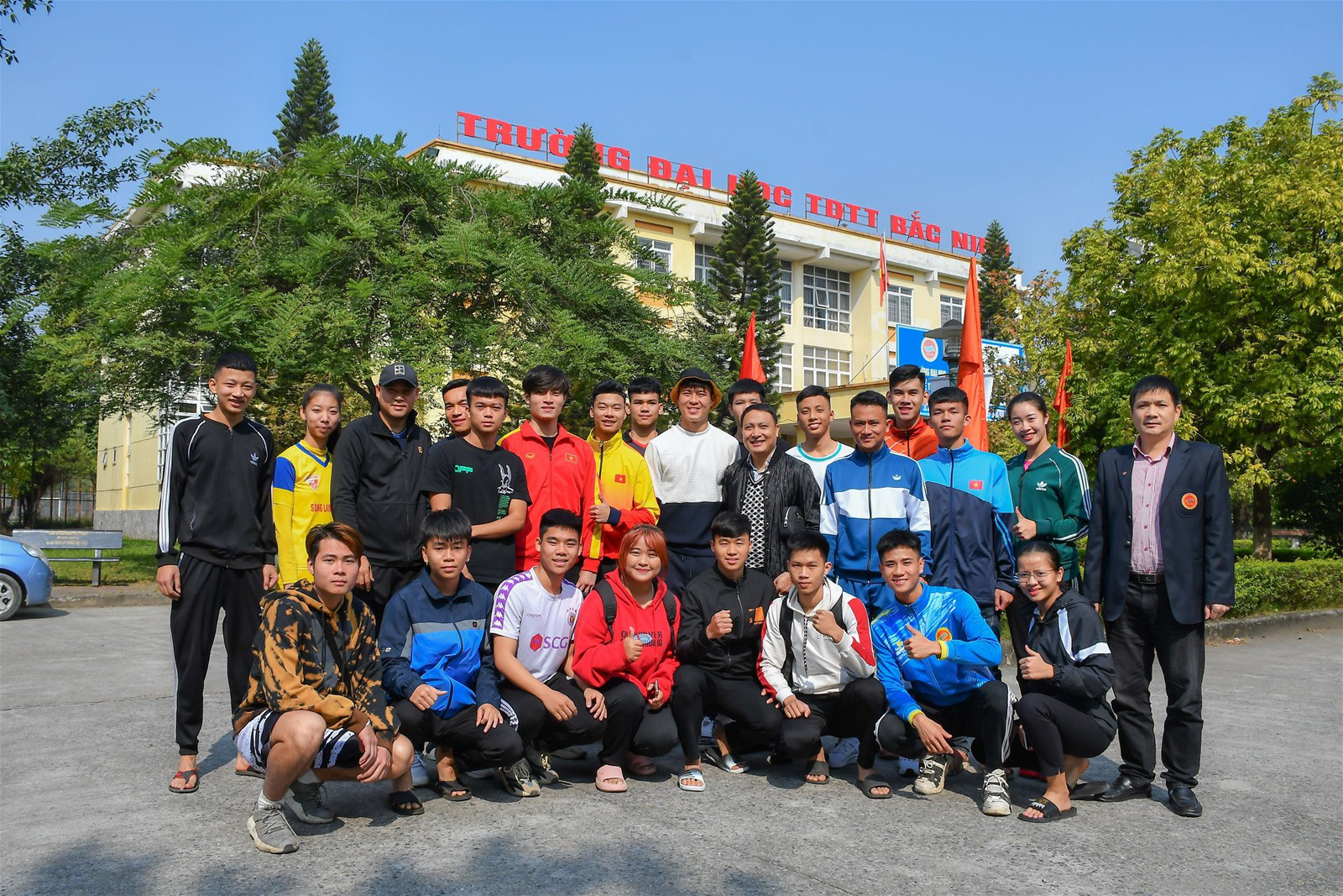 Đỗ Duy Mạnh và một số cầu FC Hà Nội hoàn thiện thủ tục nhập học chính thức tại Trường Đại học TDTT Bắc Ninh - Ảnh 1.