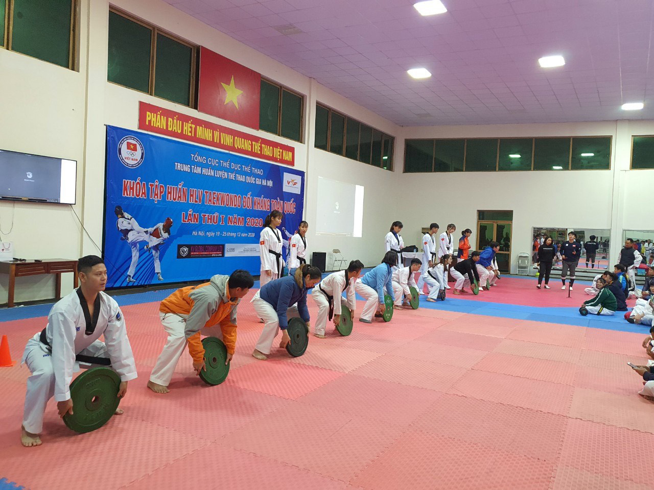 Khai giảng khóa tập huấn chuyên môn cho HLV Taekwondo nội dung đối kháng toàn quốc lần 1 năm 2020 - Ảnh 1.